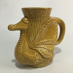 Antiga caneca  no formato de ser mitológico,em cerâmica esmaltada na cor ocre. Exemplar ricos em detalhes. Dimensões:17cmx 9 cm x 20cm.