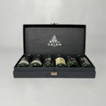 PORTO CALEM - Estojo contendo seis miniaturas de garrafas de vinho em plástico rígido. Não contém líquido . Dimensões: Garrafas: 10 cm cada / Estojo: 5 cm x 22cm x 10 cm.