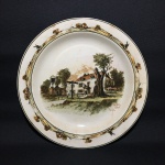 OLD ENGLAND WARE - Scenes from Coaching Days, Old England Ware by Ridgways. Exemplar de coleção, fabricado em faiança na década de 20. Presença de pequeno bicado e trinca na borda. Dimensões: 31,5 cm diâmetro.