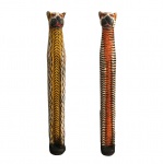 BALI - Par de grandiosas esculturas de felinos esculpidos em bloco de madeira policromado. Retirada somente por transportadora feito pelo arrematante. Dimensões: 150 cm (cada)