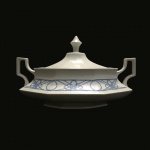 Terrina porcelana. Dimensões: 15 cm x 18 cmx 26 cm.