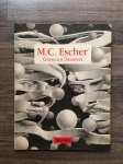 M. C . Escher - Livro  com gravuras e desenhos publicados pela editora Taschen. Capa com pequena mancha na parte inferior.