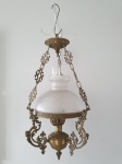 Antigo e belíssimo Lustre colonial em bronze, cúpula em vidro com lindo trabalho em lapidação medindo: 58 cm x 30 cm.