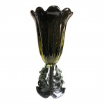 Grande vaso de murano em pasta de vidro com microbolhas internas na cor Verde escuro (cor visível contra a luz). Dimensões: 46 cm / 9 kg.