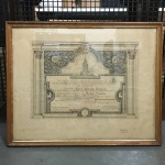 Diploma Regia Università di Roma com assinatura do famoso filósofo e estadista Giorgio Del Vecchio, elaborado em Roma em 13 de setembro de 1935. Litografia emoldurada. Dimensões: 60 cm x 50 cm.