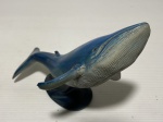 Miniatura de Baleia azul feito de resina com ricos detalhes. Dimensões: 15 cm x 20 cm x 10 cm.