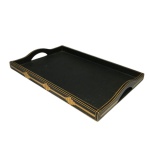 Delicada bandeja com alças  em madeira  decorada com detalhes tiras de bambu em tons claro. Dimensões: 4 cm x 24 cm x 35 cm.