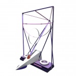 Escultura abstrata feita de madeira com detalhes nas cores violeta e lilás com belos acabamentos. Obra única, assinado HDG no fundo. Dimensões: 30 cm x 30 cm x 22 cm.