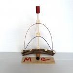 M C . Marcelo Conceição - artista popular atuante no Rio de Janeiro. (Niterói 1966). Escultura nas dimensões . Morador de rua por 11anos, catador de materiais abandonados pela cidade que descobriu nesses descartes o material para criação de suas magníficas esculturas. Grande artista , maravilhoso ser humano. Marcelo é a grande revelação da arte popular no Rio Janeiro.