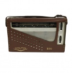 Antigo rádio portátil VOLTIX RIO movido à pilha. Exemplar não testado. Acompanha case com alça em couro. Dimensões: 10 cm x 16 cm x 5 cm.