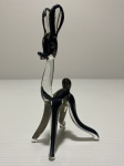 Miniatura de Lhama de vidro com detalhes revestidos de prata 925. Dimensões: 12 cm.