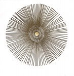 Escultura de parede, formato circular, com hastes de metal revestido de dourado. Dimensões 45 cm diâmetro.