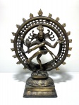 Antiga escultura SHIVA NATARAJA "Senhor da Dança" em bronze maciço com ricos detalhes. Dimensões: 28 cm x 22 cm x 7 cm / Peso: 2,4 kg . NATARAJA, O Rei da Dança, é uma representação do Shiva como o dançarino cósmico, que apresenta sua dança divina para destruir o que for necessário no universo e assim poder fazer a preparação para o Deus Brahma começar o processo de criação.