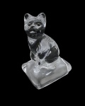 Estatueta de gato em cristal  com parte inferior fosca. Dimensões: 13 cm altura.