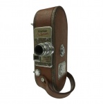 Keystone Criterion - Antiga  câmera 16mm modelo A - 9. Mecanismo funcionando. Exemplar da década de 40. Capa de couro solta.  Dimensões: 23 cm x 14 cm x 6 cm / 1,9 kg