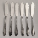 EBERLE INOX - Parte de faqueiro com SEIS FACAS PARA PEIXE em metal cinzelado banhado à prata. Talheres robustos e em excelente estado. Dimensões: 22 cm.