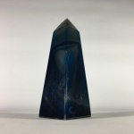 Bela pedra no formato de obelisco.Dimensões: 10 cm.