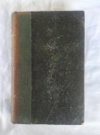 Le Livre "Mont-Oriol" Ceuvres Completes Illustrées de Guy de Maupassant. Hardcover   Paris, January 1, 1905. Christiane Andermatt, venue en Auvergne suivre un traitement contre une prétendue stérilité, séprend de Paul Brétigny dont elle aura une fille, tandis que son mari William Andermatt spécule sur des terrains de la région. Lintrigue amoureuse se double ainsi dune intrigue financière, à laquelle sajoute une satire du milieu médical. À cette dernière s'ajoutent également une satire de la condition de la femme à travers le personnage de Christiane et sa grossesse ainsi qu'une satire de la finance au travers de la spéculation dont les personnages centraux sont, outre William, Clovis, le faux vagabond, et le père Oriol.  Tradução:  O livro Monte-Oriol completam as obras ilustradas de Guy de Maupassant. Literaturas das línguas românicas. Literatura francesa. Capa dura  1º de janeiro de 1905. Christiane Andermatt, que veio para Auvergne para se submeter a tratamento por suposta esterilidade, apaixonou-se por Paul Brétigny com quem teria uma filha, enquanto seu marido William Andermatt especulava com terras na região. À intriga romântica junta-se assim uma intriga financeira, à qual se acrescenta uma sátira ao mundo médico. A esta última acrescenta-se também uma sátira à condição da mulher através da personagem Christiane e sua gravidez, bem como uma sátira às finanças através da especulação cujos personagens centrais são, além de Guilherme, Clóvis, o falso andarilho, e o Padre Oriol. Livro em frances com mais de 119 anos de existência, encadernação antiga, capa dura com pequeno dano, vendido no estado. Livro diferenciado DE COLEÇÃO PARTICULAR. Este exemplar de colecionador apresenta marcas do tempo e manuseio.