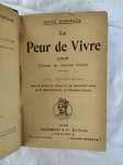 Le livre "la Peur de vivre" - Henry Bordeaux, Paris 1903. Fontemoine & Cie. Littératures des langues romanes. Littérature française. Tradução: O livro "O Medo de Viver" - Henry Bordeaux, Paris 1903. Fontemoine & Cie. 1913. Literaturas das línguas românicas. Literatura francesa. Livro em frances com mais de 130 anos de existência, encadernação antiga, capa dura com pequeno dano, vendido no estado. Livro diferenciado DE COLEÇÃO PARTICULAR. Este exemplar de colecionador apresenta marcas do tempo e manuseio.