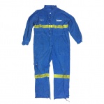 Memorabília de chão de fábrica da maior empresa de pneus do Mundo. Farda de manutenção elétrica Michelin - Década de 80. Exemplar com sinais de uso.