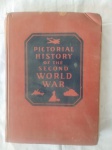 Book Pictorial History of the second world war, a photographic record of all theaters  of action chronologically arranced TOMO IV. New York WM. H. WISE and CO., INC. 1944. Tradução: Livro História pictórica da segunda guerra mundial, um registro fotográfico de todos os teatros de ação cronologicamente organizados Volume IV. New York WM. H. WISE e CO., INC.  Guerra Mundial, 1939-1945. Livro com mais de 75 anos de existência, encadernação antiga, capa dura com pequeno dano, vendido no estado. Livro diferenciado DE COLEÇÃO PARTICULAR. Este exemplar de colecionador apresenta marcas do tempo e manuseio. Livro raro e importante para restauro devido seu estado.