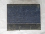 Le livre "Clair de lune" - Guy de Maupassant - Paris 1903, Societé d' Editions littéraries et Artitiques - Librairie Paul Ollendorff. Tradução: O livro "Clarão da lua" - Guy de Maupassant - Paris 1903, Sociedade de Edições Literárias e Artísticas - Librairie Paul Ollendorff. Foi um popular escritor francês do século XIX, considerado um dos pais do conto moderno e um dos melhores expoentes da forma.  Livro em frances raro com mais de 120 anos de existência, encadernação antiga, capa dura com pequeno dano, vendido no estado. Livro diferenciado DE COLEÇÃO PARTICULAR. Este exemplar de colecionador apresenta marcas do tempo e manuseio.