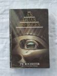Livro "As Duas Efinges"  Autor KRIJANOWSHI, Wera - J.W.Rochester (Espirito) Ano 1999. Assunto Egito antigo, Editora LÚMEN, 426 Páginas. Livro usado em bom estado de conservação e leitura. / capa e contracapa com pequenos sinais de uso e manuseio, no estado veja foto, bom aspecto. / corte levemente amarelado pequenas manchas. Romance que se inicia no Egito antigo, no qual o jovem escultor Rameri conclui a criação de duas esfinges: uma representava o próprio artista a outra, uma mulher de rara beleza. A partir daí, o mistério que envolve as duas esfinges percorrerá diferentes épocas no tempo.