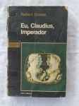 Livro "Eu, Claudius,Imperador"  Autor Robert Graves, Editora Abril Cultural, Ano 1983. LITERATURA INGLESA.FICÇÃO INGLESA.DA AUTOBIOGRAFIA DE TIBERIUS CLAUDIUS IMPERADOR DOS ROMANOS NASCIDO EM 10 A.C.,ENVENENADO E DEIFICADO EM 54 A.C. Livro usado em bom estado de conservação e leitura. / capa e contracapa com pequenos sinais de uso e manuseio, no estado veja foto, bom aspecto. / corte levemente amarelado pequenas manchas. 