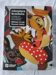 Livro "Literatura Brasileira" Escritores William Cereja e Thereza Cochar Ano 2019. Adota uma proposta inovadora, voltada para o desenvolvimento da competência leitora e das habilidades de leitura do estudante.Apresenta, nesta edição, dezenas de novos estudos de textos.Traz duas novas seções de leitura: Para quem quer mais  um rico painel de textos literários acompanhado de um roteiro de estudo  e Para quem quer mais na Internet, que remete a um site criado pelos autores, no qual é possível ter contato com textos literários e obras de pintura, arquitetura e escultura.A obra foi enriquecida com o DVD Literatura e outras linguagens, que, numa linguagem jovem e dinâmica, reúne entrevistas, declamações, trechos de filmes e músicas, estabelecendo relações entre o conteúdo literário e a cultura contemporânea.Os cruzamentos entre a literatura brasileira e outras literaturas e linguagens, introduzidos pioneiramente na edição anterior, foram aprofundados e atualizados.Destacam-se os diálogos de textos de autores brasileiros e portugueses com textos de autores das literaturas europeia, americana e africana de língua portuguesa.O cinema e as artes plásticas também fazem parte desses estudos comparados com a linguagem literária.A contextualização histórica dos movimentos literários é feita por meio de diferentes áreas do conhecimento e transforma-se numa rica aula de leitura interdisciplinar.