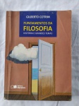 Livro "Fundamentos da Filosofia" História e Grandes Temas, Escritor Gilberto Cotrim, Ano 2013. Segue a organização histórico-cronológica, abordando os conteúdos combinados com a organização temática, utilizando linguagem clara e acessível. Inicia com a apresentação da Filosofia, com o objetivo de familiarizar o aluno com a disciplina e, posteriormente, o coloca em processo de reflexão sobre o próprio pensar filosófico, estimulando o espírito crítico do aluno.