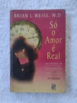 Livro "Só o Amor é Real"Brian L. Weiss M .D. Ano 1996, 11º Edição Salamandra. Assunto: Espiritismo. Pode apresentar lombada e capas com desgastes nas bordas e/ou sinais de usos. Páginas e cortes amareladas e marcas de oxidação do papel. Pode apresentar grifos, ou anotações nas páginas e capas.