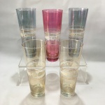 Elegante conjunto com cinco copos long drink em vidro , decorado com detalhes vegetalistas e filetes pintados a ouro. Pequenos sinais de desgastes. Dimensões: 20 cm.