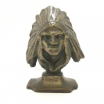 Estatueta busto de índio em bronze. Dimensões: 10 xm aproximadamente.
