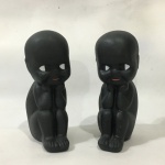 Ibeji - Par de gêmeos . Sincretisados com Cosme e Damião na religião brasileira Umbanda. Ibeji, Orixas crianças são protetores das mesmas . Produzidos em estuque ebanizado. 14x5x7,5cm cada