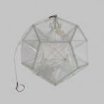 Prisma d'água,  tam GG, fio e suporte para pendurar em aço,  produto nacional, fechamento com tampa em silicone, utilizar somente com água mineral, 18 cm diâmetro.