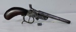 COLECIONISMO - MILITARIA - Antiga Garrucha, cano duplo e coronha em madeira ricamente entalhada, peça para apreciadores, Cenografia e Coleção. Med. 25 cm. Marcas do tempo. ITEM DECORATIVO, DE CENOGRAFIA, COLEÇÃO DE ANTIGUIDADE OU EXPOSIÇÃO. DESATIVADA - VENDIDA NO ESTADO - ITEM NÃO PODE SER ENVIADO PELOS CORREIOS NOS TERMOS LEGAIS.