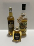 Lote com três garrafas de bebidas alcoólicas. Duas lacradas e um sem lacre.