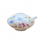 Molheira em porcelana Bavária com decoração floral e borda dourada, acompanha colher em porcelana, Alt. 8 x 12 x 12cm.