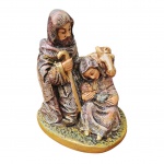 Escultura em estuque representando  a Sagrada família em um presépio. Apresenta descascado. Med. Alt. 19cm 13x16cm
