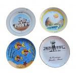 Quatro pratos decorativos em porcelana representando as cidades de Brasília, Paraty, Rio de Janeiro e Aracaju, med. Diam. 20 a 19cm 