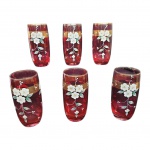 Seis copos long drink estilo veneziano na cor vermelha decorado com flores e faixa dourada. Med. 14cm alt.