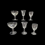 Seis taças em demi cristal tamanhos diversos lapidação em ramos, Med. Alt. 11cm, diam. 6cm a 9,5 x 5cm