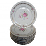 Dez pratos principais em porcelana marca Steatita, decoração floral e douração, med. Diam. 24cm.