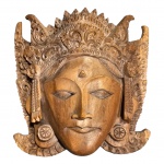 Máscara representando Deusa, esculpido em madeira, original de Bali. Med.20x20x8 cm.
