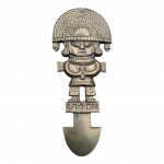 TUMI - Escultura em bronze representando antiga faca cerimonial que possuíam o formato da letra `T`, um símbolo do Deus da medicina Inca. Medida: 26x11cm