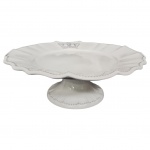 Boleira em cerâmica branca marca Porto Brasil modelo Windsor, decorada com coroa e borda ondulada. Med. Alt. 10cm, Diam. 30cm