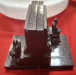 Raro Aparador de livros executado em bronze maciço, mede 20 x 15 x 15 cm. França início do século XX