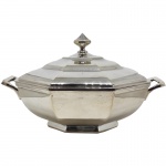 SOPPIL - SOPEIRA EM METAL ESPESSURADO A PRATA EM FORMATO OITAVADO. Medidas: Altura 16cm Largura 21cm e Comprimento 21cm.Obs Em perfeito estado de conservação