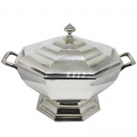 SOPPIL - SOPEIRA EM METAL ESPESSURADO A PRATA EM FORMATO OITAVADO. Medidas: Altura 22cm Largura 24cm e Comprimento 24cm.Obs Em perfeito estado de conservação