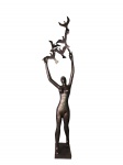 ESCULTURA EM METAL. Medidas: 10cm x 81cm ..